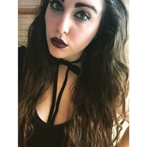 heyjerkspeedkills:Obsessed with this choker bow. Looks lovely