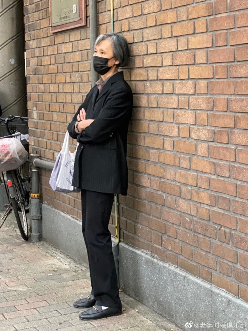 fuckyeahchinesefashion:street fashion of seniors in Shanghai by 老年时装俱乐部