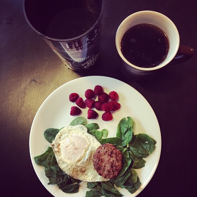 Breakfast salad. @applegate turkey sausage, one farm fresh egg, spinach, raspberries and @stumptowncoffee with half tsp of coconut oil. #21dayfix