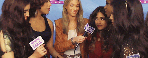 So awkward between Lauren Camila and the microphone… OMG