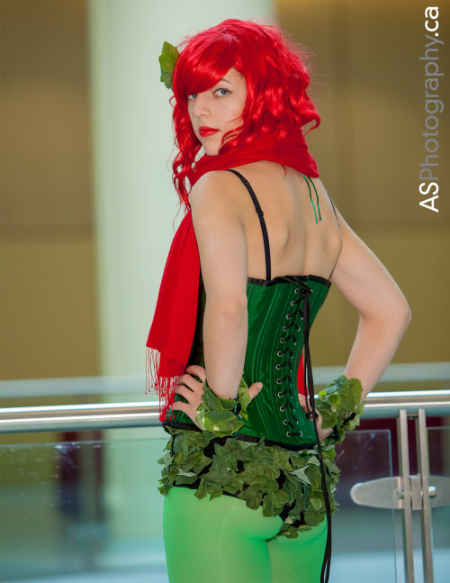 poison0ak:  Poison Ivy by me :3 Shot by Cosplayer’s Canada https://www.facebook.com/JennifurCosplay 
