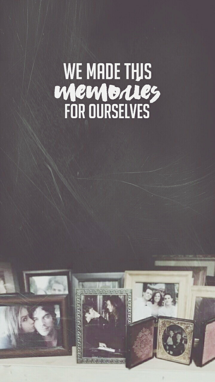 madeofcotton:  Photograph delena // lockscreen