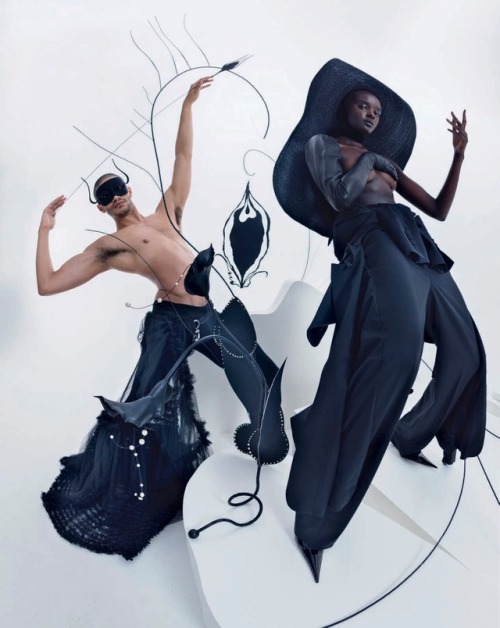 femmequeens:Duckie Thot, Anna Cleveland and Harry Alexander photographed by Tim Walker, Vogue Italia