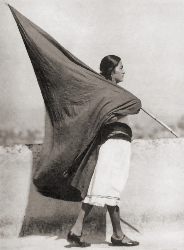 Tina Modotti
Woman with red flag, Mexico 1928
