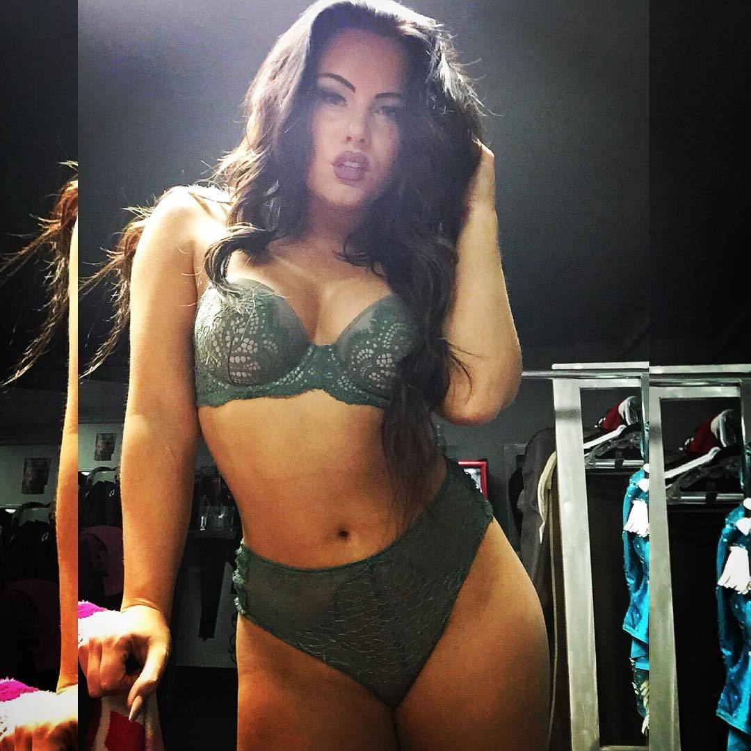 stripper-locker-room:  https://www.instagram.com/ania_woods/