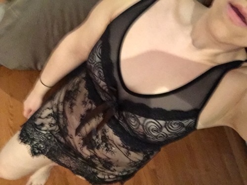 thehillshavethickthighs: A little blurry because I was trying to snap a pic before my hubby caught m