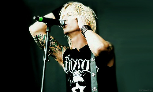 (ﾉ◕ヮ◕)ﾉ*: ･ﾟ✧ Duff’s Biceps Appreciation Post!