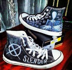 th3pastelpanda:  Slenderman Converse