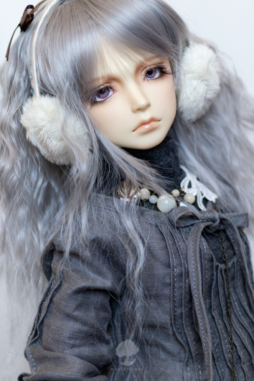 lady of eternal winter
Valyntine (V-noss version) is a Roserindoll Dino head with a faceup by Meggilu and a Volks Unoss body. Her pintuck dress is by KABA and the mock turtleneck is by Lush Berry. Her earmuffs are by Syrup*Bunny, the bag is by...