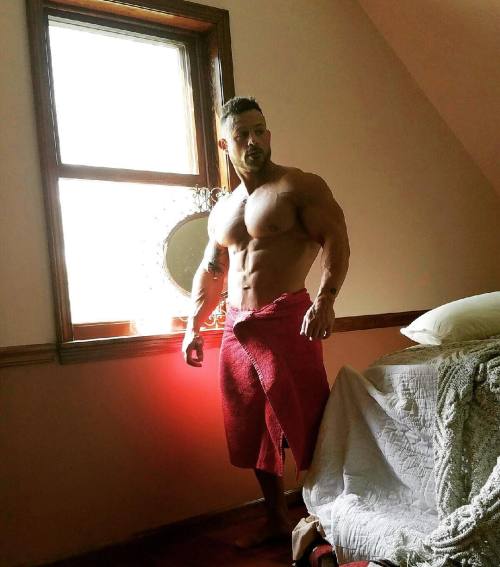drwannabewannabe:  Anthony Paitaris - nice lighting…