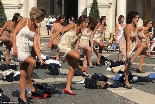 the-leeannemontgomery:noiredesire: Alitalia flight attendants strip in Rome protest against ITA Airw