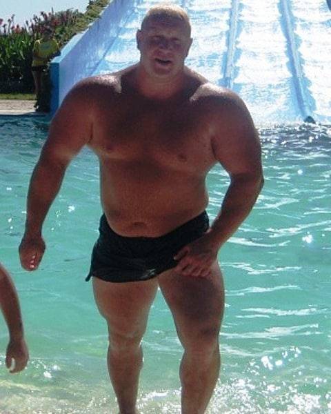 musclesandbulges: Hot pool daddiewww.instagram.com/p/BzWF5opngGy/?igshid=etv7acmeejq7