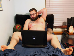 horny-geology-wolf:  I am feeling generous tonight The best way to sit in front of the computer 