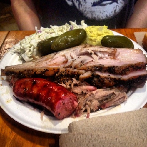#Barbecue from #FranklinBBQ in #Austintx another dimension of food @thechive &hellip; http://tapitur