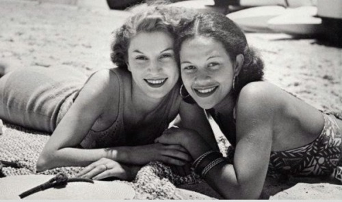  Man Ray, Adrienne Fidelin and Nusch Éluard, 1937