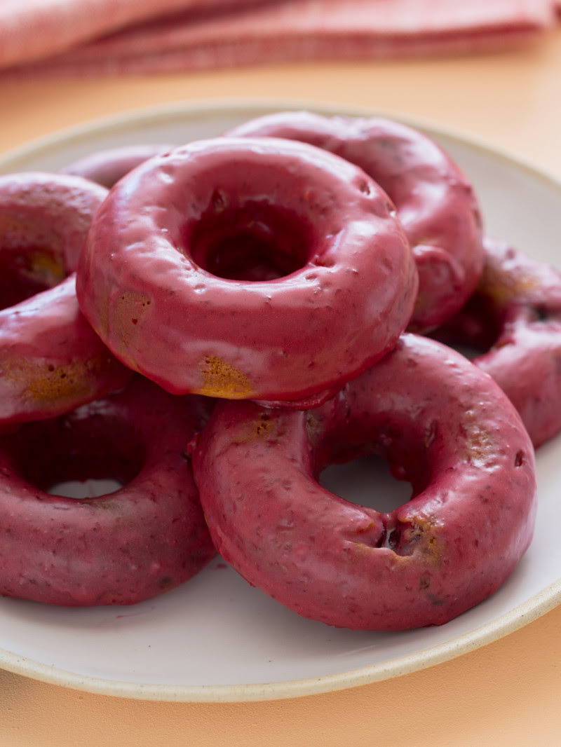 guardians-of-the-food:  Baked Blackberry and Cardamom Doughnuts