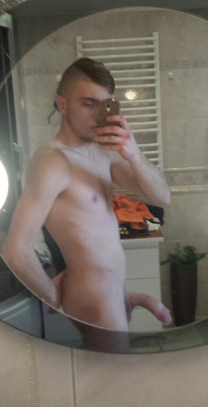 amateurpoles:  #70 22 y.o. horse-hung stud