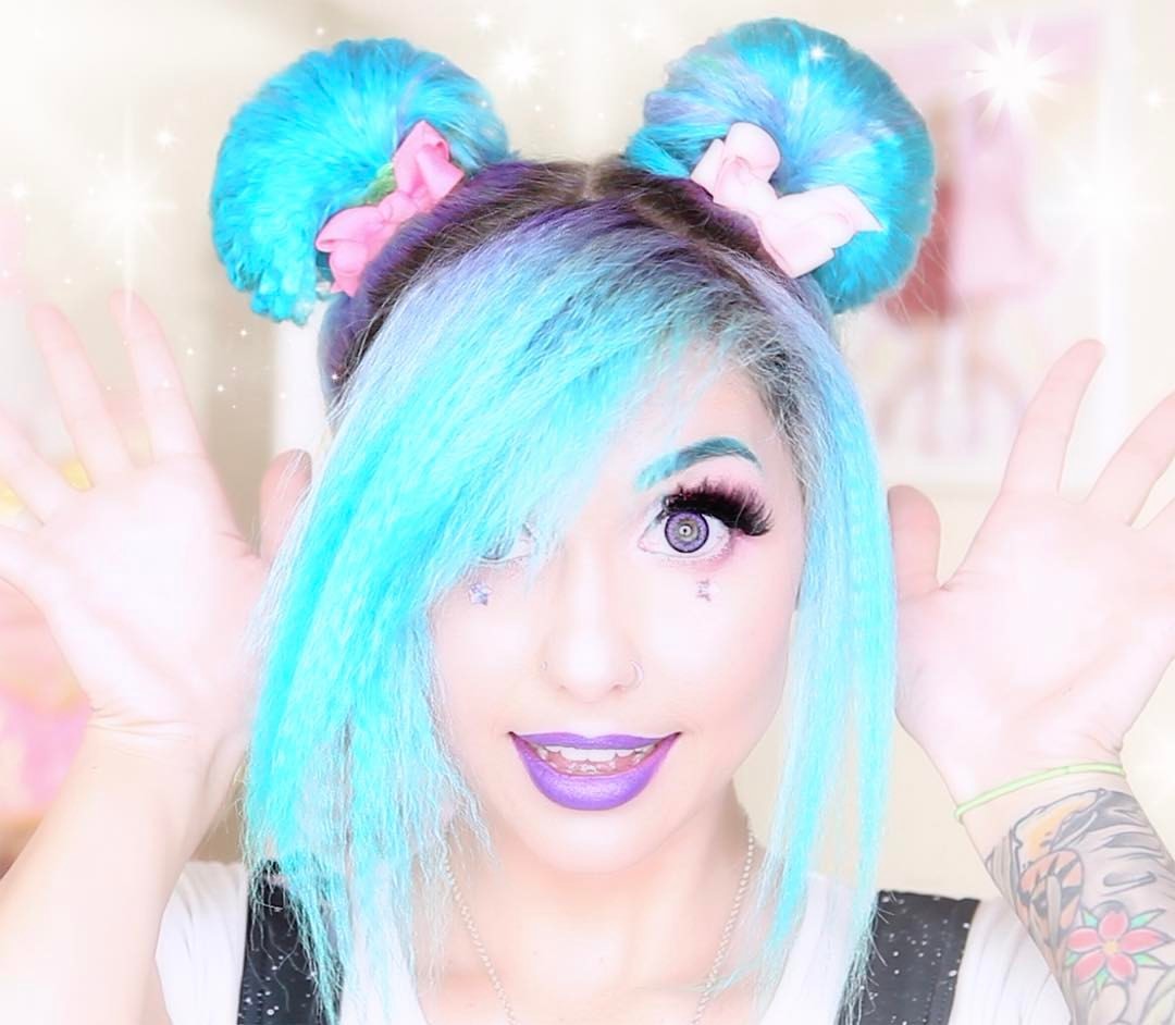 If you’ve ever wondered how I do my crimpy space bunzzzz, this viddy is for you! New hair tutorial up on my main channel LINK IN BIOoooOoOo🚀🌎💙💚