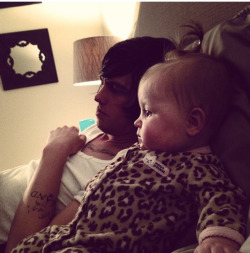 kellinjessegabejustinjack:  Kellin and his baby girl.  Guys her jammies say daddy’s princess. 