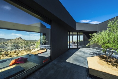 nnmprv:  The Black Desert House by Marc Atlan + Oller & Pejic.