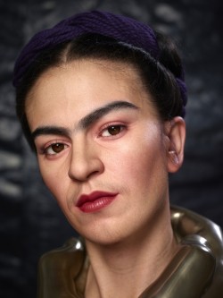 hifructosemag:  Frida Kahlo, Mexico’s most famous woman artist best known for her  numerous self-portraits, is portrayed once more as hyperrealist Kazuhiro Tsuji’s latest subject. Tsuji, featured here on our blog and in Hi-Fructose Vol. 35,  has become