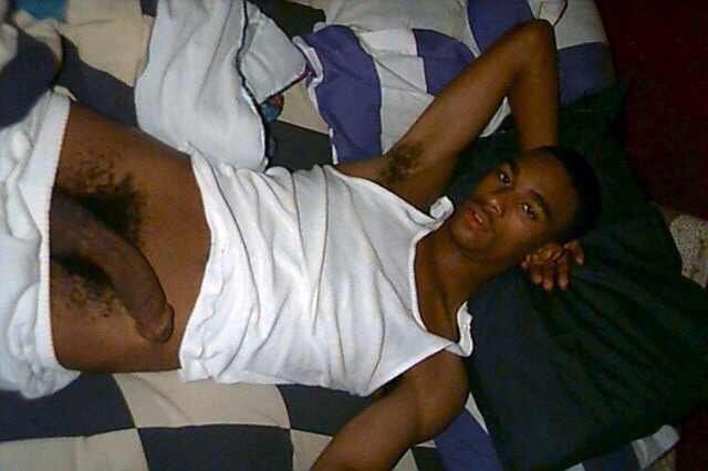 theblackclarkkent:  Just Chilling 😏😘