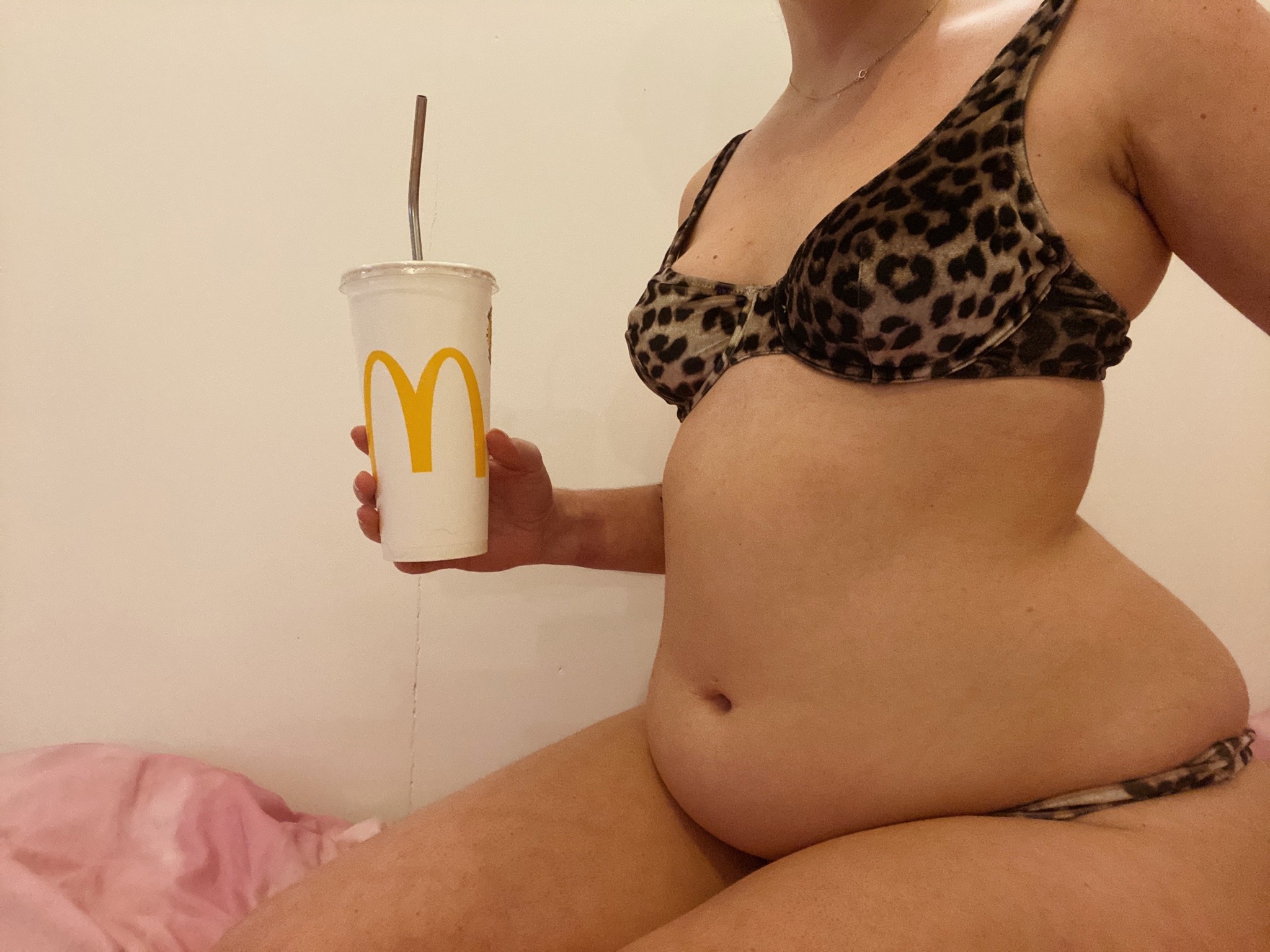 Porn photo squishy-baexo:I’m lovin’ it 🍟❤️https://onlyfans.com/squishy_bae