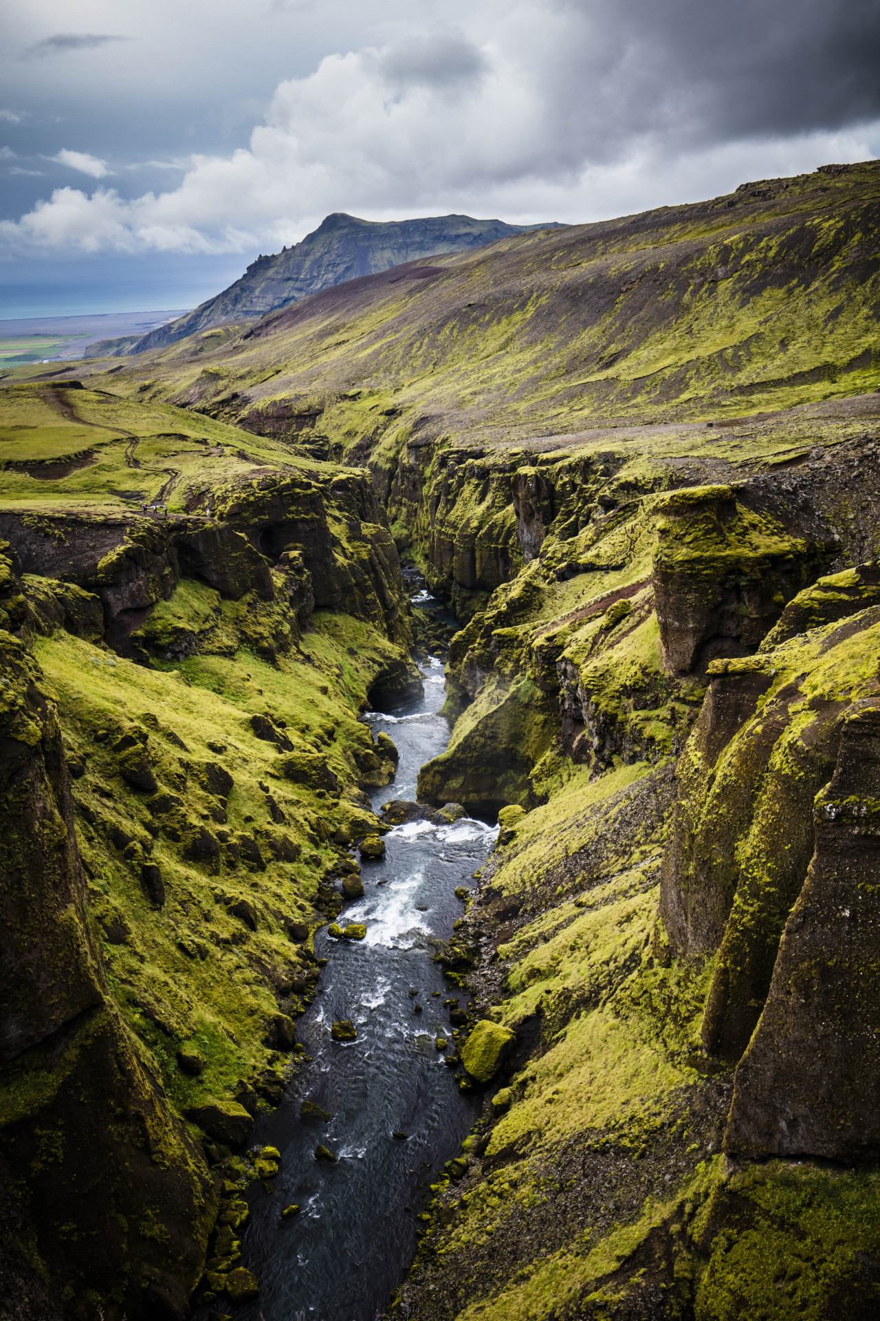 theencompassingworld:  toofarnorth:  Near the trailhead of the Fimmvörðuháls