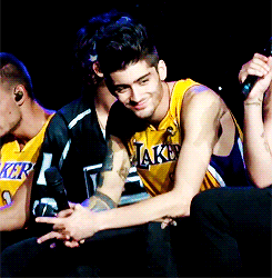 savvyifyanasty:  styles-malik-deactivated2014120: +  &gt; I just want him! Follow
