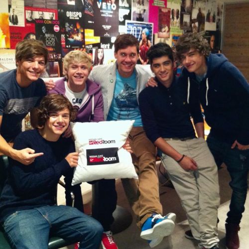 dailytomlinson:therichclarke: Happy 10th birthday @onedirection