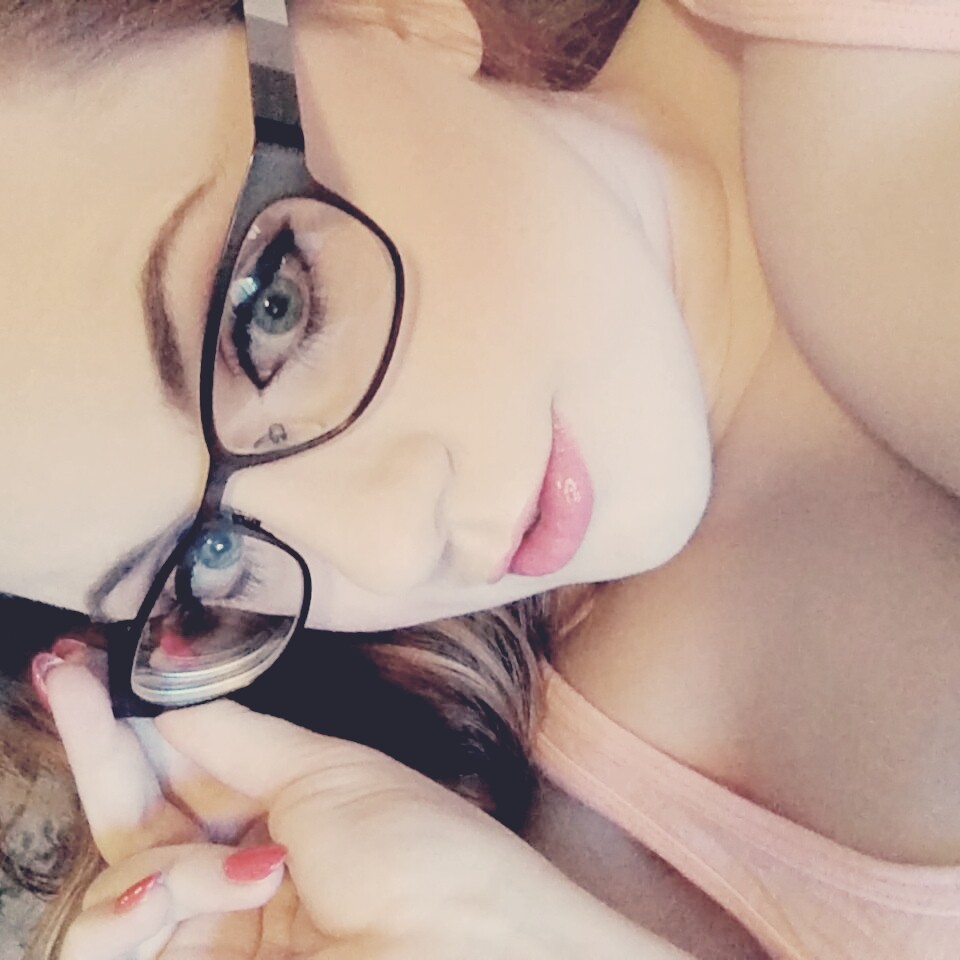 amisakadarthana:  Did my makeup so that’s enough productivity for the moment 