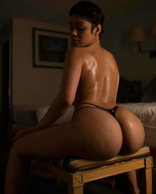 Porn photo fukyopicture:  MORE THICK AZZ BADDIES!