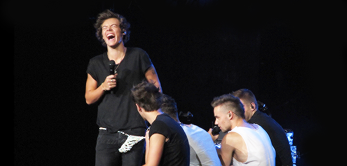 thisdayin1dhistory: nananarry: The candy thong saga - Ohio +  June 18, 2013 - Take Me Home Tour–Colu