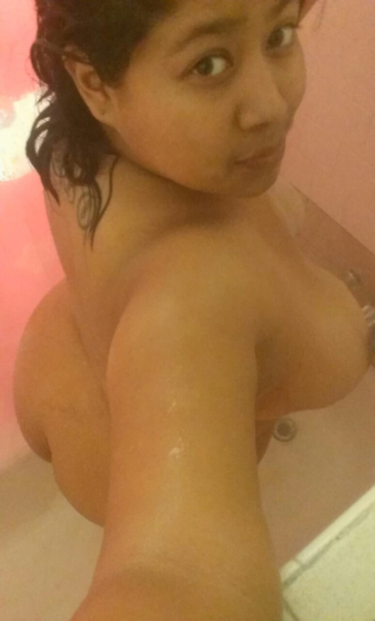 lovely-voluptuous:  Last picture of 2014 enjoy :) #HappyNewYear #Ms.Lovely #Me #Showerpic