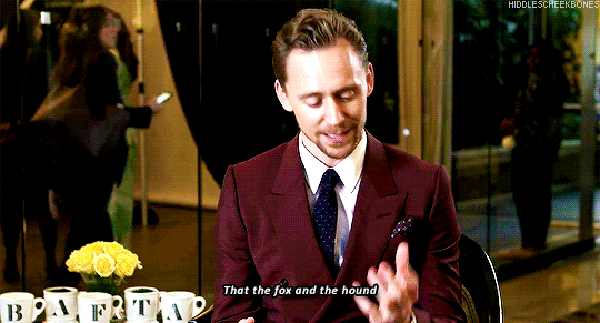 mrscaitlinhiddleston: hiddlescheekbones:  [x]   Oh my gosh. Tom is a dork.  Marry