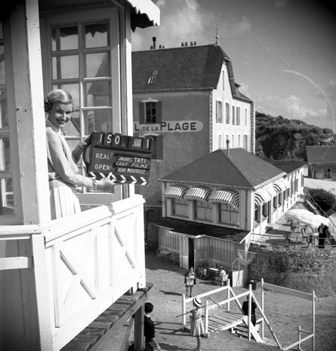 the-hulot-universe:Martine’s holiday with windows. (Mr Hulot’s Holiday, Tati, 1953)Portr