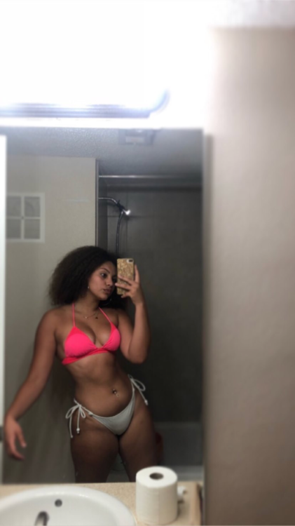 exposinyungteens: 17 y/o Senior High schooler bitch post this cunt jesus christ i need those tits. H