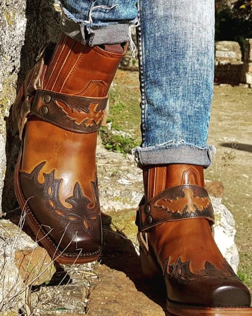 cowboyboots-fan: Fantásticas Botas Sendra! #leatherboots #bootstagram #cowboyboots #texanboot