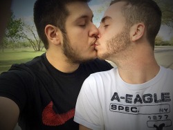 just2guysinlove:  Kisses on a sunny day! ☀️😘❤️