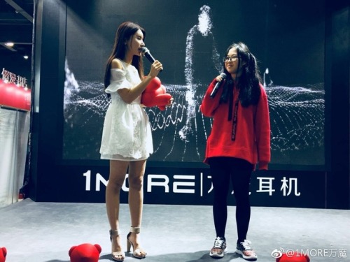 upskirtscn: 漫展网红女主持 这是第二天 红红火火weibo：楚琰大小姐