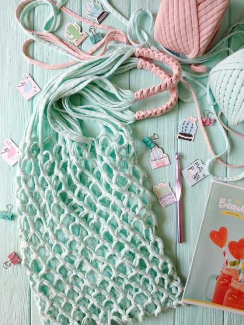  Reusable Fishnet Wicker Bag // CuckooCraftShop 