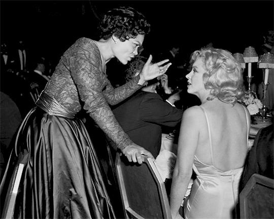 black-0rpheus: Eartha Kitt and Marilyn Monroe chatting at the Waldorf Astoria, c.