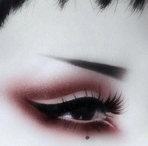 gorotica:  Alice Glass and KVD inspired 