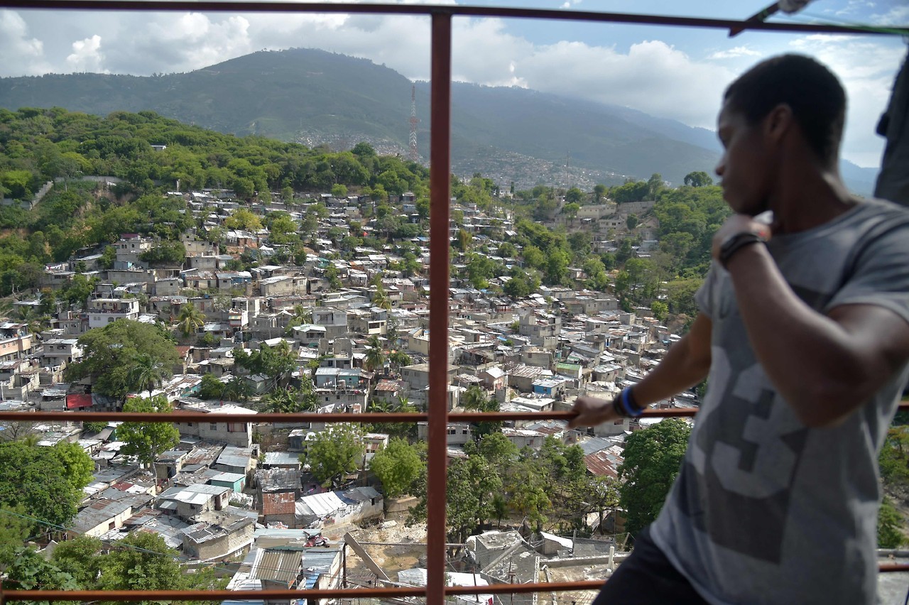 Miles de haitianos temen perder permiso para vivir en EEUU. El equipo del presidente de Estados Unidos, Donald Trump, debe anunciar para el 23 de mayo si mantiene el Estatus Protegido Temporal para unos 50.000 haitianos que viven y trabajan de forma...