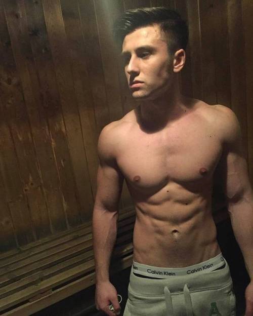 wannaseesomecuteboys: menphotos:@cpgym  #boymenphoto #muscle #protein #boy #gym #nutriton #instadail