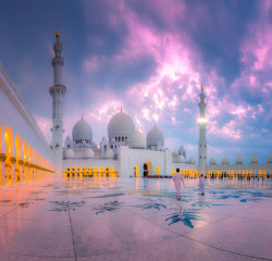 vicariousplacebo:  Dreamy Mosque by iaa_uae 