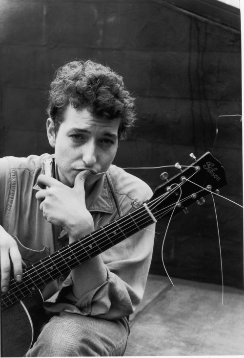 littlebunnysunshine:  Happy Birthday, Bob!!! Thank you for writing many of my most favorite songs!!!!!