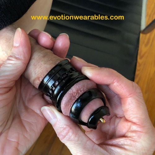 evotionwearables:Key holder hands on a new Bijou chastity device by Evotion Wearables.https://www.ev