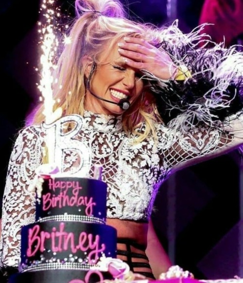 #HappyBirthday @britneyspears ♡ Enjoy your #40s in FREEDOM!! Love&Blessings all the way from Spa