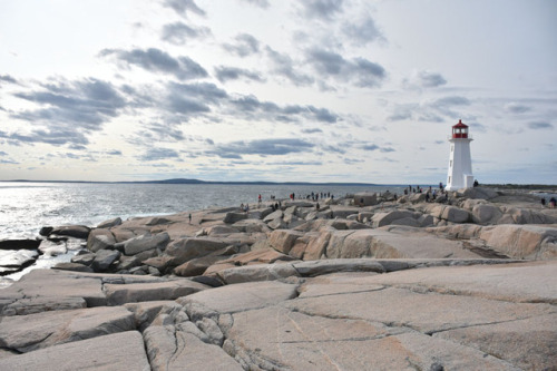 apple-salad: This picturesque lighthouse scenery and fair weather make for a nice background, thoug